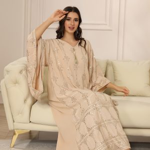 Kimono abaya femme brodé perles, pendentif, manches trois quarts.