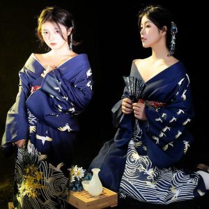 kimono bleu motifs japonais