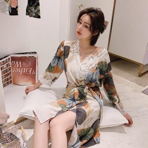 kimono femme japonais fleurs de cerisier