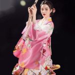 kimono rose avec motifs