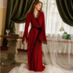 peignoir confortable en satin rouge