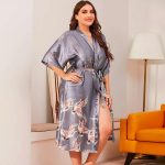 vêtement kimono long en satin