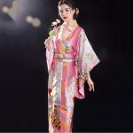 vêtement traditionnel japonais rose